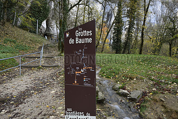 Cave entrance at the bottom of the circus  Baume les Messieurs  Reculee de Baume  Jura  France