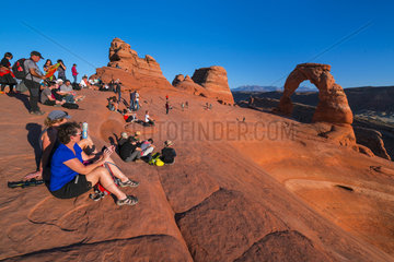 Tourists and Delicate Arch  Arches National Park  Colorado Plateau  Utah  Grand County  Usa