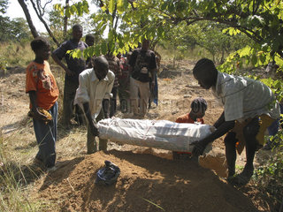 Burial of a child who died of malnutrition in Angola. Feeding centres and other humanitarian aid were organised in Angola after widescale malnutrition during and following the countrys civil war.