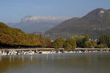 Lowering of the water level of Lake Annecy in October 2018 following a major drought in Haute Savoie  France