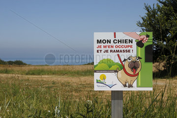 Information sign for dog owners in Treveneuc  Cotes-d'Armor  France