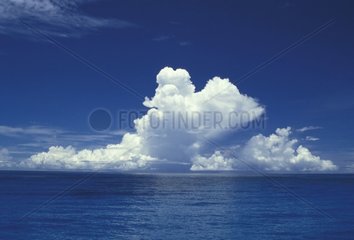 Meer und Wolke auf Seychellen