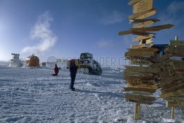 Panneaux et matériel de construction d'une base Antarctique