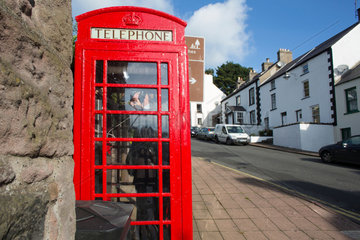 traditional British telephone box