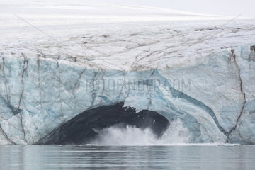 Calving or collapse of glacier Pedasenkobreen  Spitzberg  Svalbard