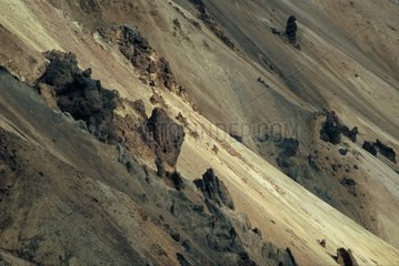 Versant abrupte d'une colline de rhyolite Islande