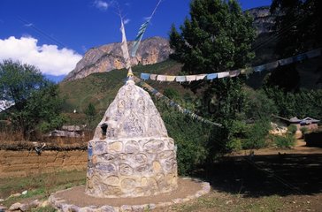 Denkmal zum Gebet in einem Dorf Moso Yunnan China