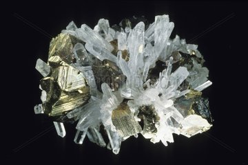 Quartz and chalcopyrite originated from Peru
