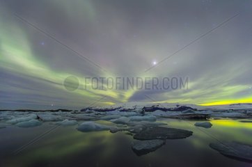 Aurora on lake Joekulsárlón glacier - Iceland