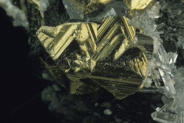 Quartz and chalcopyrite from Peru