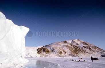 Bivouac geschützt vor einem Eisberg Jokel Fjord Ilumere Kanada