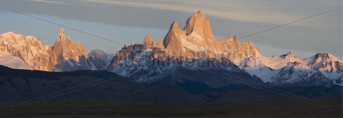 Mt. Fitzroy Range und Cerro Torre in Dawn Patagonia Argentinien