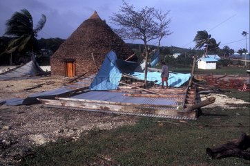 Kanak Hut stand nach einem Zyklon Neukaledonien