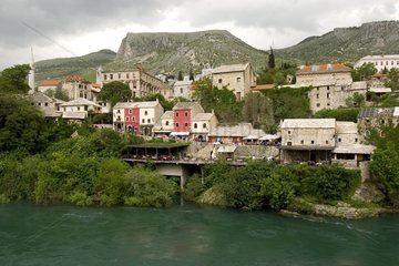 Ville de Mostar au Bord de la Rivière Neretva Bosnie