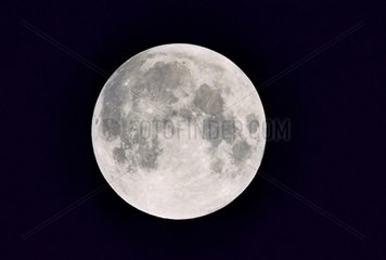 La Pleine Lune et ses mers lunaires vues au télescope