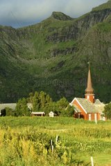 Eglise en bois rouge de Flakstad Norvège