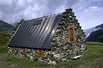 Sonnenenergie auf dem Dach eines Einsiedlers Die PyrenÃ¤en Frankreich
