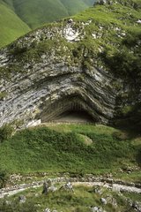 Roche Fold und Eingang zu einer Frankreichhöhle