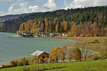 Lake of Saint-Punkt im Herbst Haut-Doub Frankreich