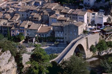 Drôme  ville de Nyons  le pont romain.