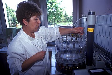 Dosage and measures in a water analysis laboratory