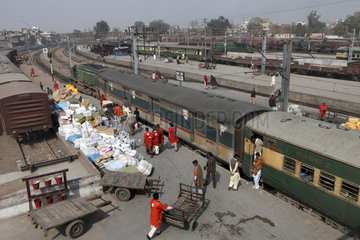Pakistan-train