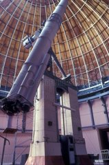 Kuppel des großen Teleskops des schönen Observatoriums