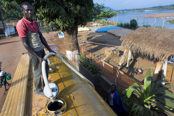 water supply to displaced people in CAR  emergency water supply to displaced people in CAR