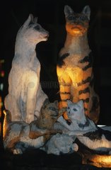 Statuen  die Nachtkatzen in Kuching Malaysia repräsentieren
