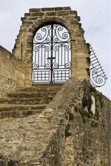 Provenzalisches Schmiedeeisen -Portal in Provence Frankreich