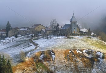 Bouchoux Village im Winter Jura Frankreich