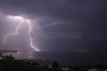 Lightnings and lightning flashs on Leman Lake and Montreux