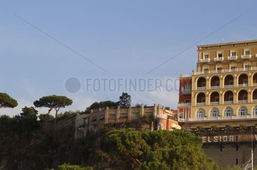 Sorrente -Gebäude mit Blick auf das mediterrane Italien