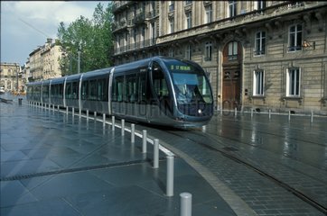 Tramway de Bordeaux sur la place Pey-Berland