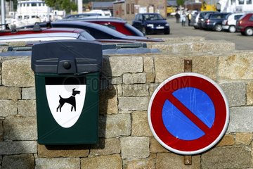 Poubelle spécifique pour sacs à déjections canines Bretagne