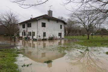 Ãœberflutete Haus wÃ¤hrend des Wintersturms Frankreich