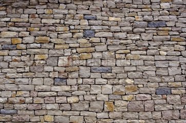 Steinmauer schützt einen Hang Straßenfrankreich