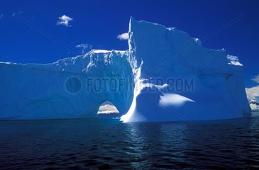 Schwebendes Eisberg in der Antarktis