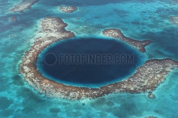 The Blue Hole Le Trou Bleu gouffre submergé Belize