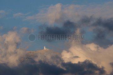 Gipfel des Ventoux -Reittiers in der Clouds Provence Frankreich