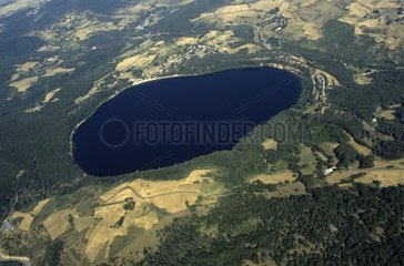 Luftaufnahme des Issarlès -Sees in Ardèche Frankreich