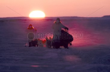 Soleil de minuit à Boothia peninsula Arctique canadien