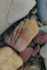 Tricolour sandstone blocks on the beach of Brehec