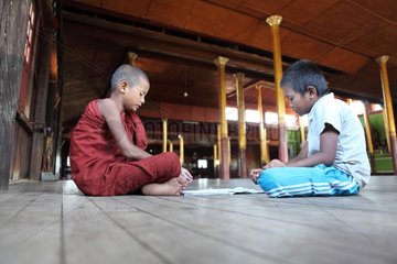 Young monk learning mantra to future novice Nyaungshwe