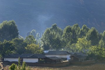 Moso Dorf am Fuße des Berge Yunnan China