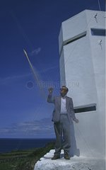 Beobachter ruft die Walfänger mit Rocket Azores an