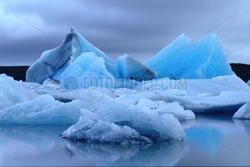 Detail und Reflexion von Eisberg am Joekulsarlon -See