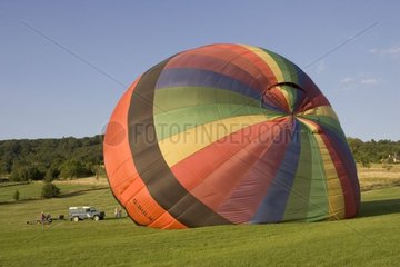 Heißluftballon Holzmantel Cotswolds aufblasen