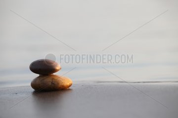 Superposition of pebbles along the Mekong in Laos