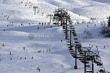 Ski lifts and skieursMassif of Aravis France